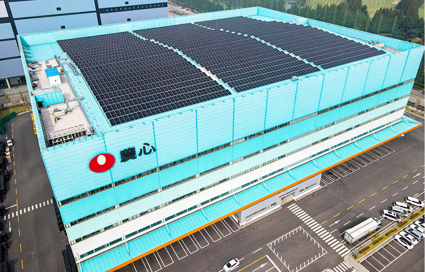 농심은 최근 수도권 물류거점인 인천복합물류센터(사진)에 태양광 발전설비를 설치했다.  사진=농심