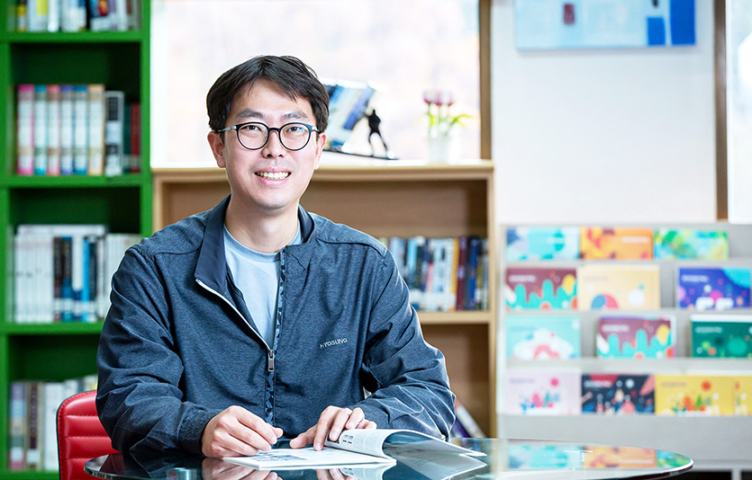 효성이 개발한 친환경 폴리에스터 촉매인 안티몬-프리 대표발명자인 효성기술원 김천기 차장. 사진=효성