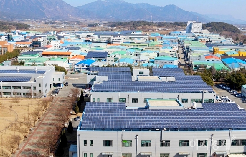 근로복지공단이 코로나19 장기화로 어려움을 겪는 소상공인의 부담을 덜기 위해 산재보험료 경감에 이어 고용‧산재보험료 납부기한 연장한다. 광주광역시 평동산업단지. 사진=양지훈 기자