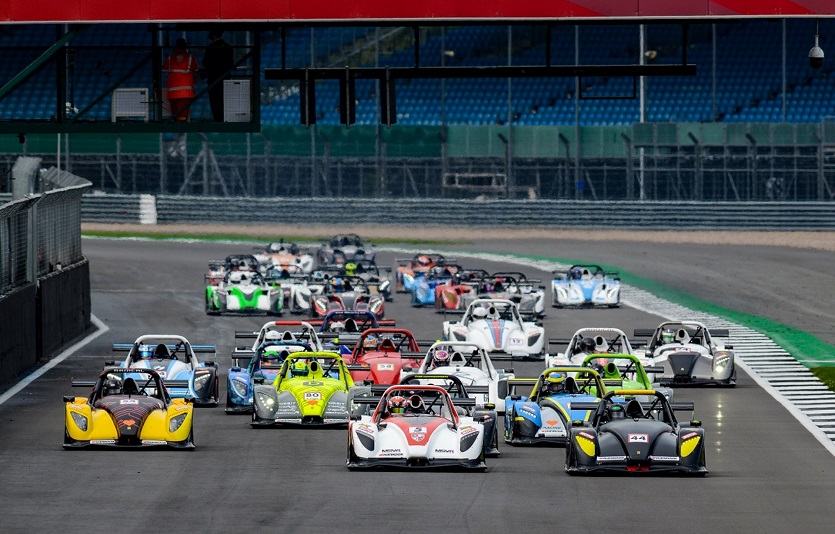 [사진자료1] 2022 레디컬 컵 영국 대회 경기 차량.jpg