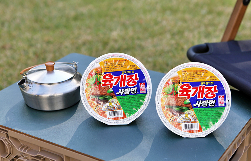 출시 40주년을 맞는 농심 육개장사발면의 누적 판매량이 52억개에 달했다. 사진=농심