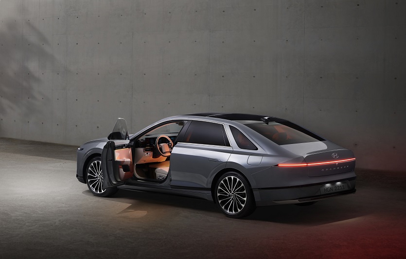 221114 (사진5) 현대차, 디 올 뉴 그랜저 세계 최초 출시.jpg