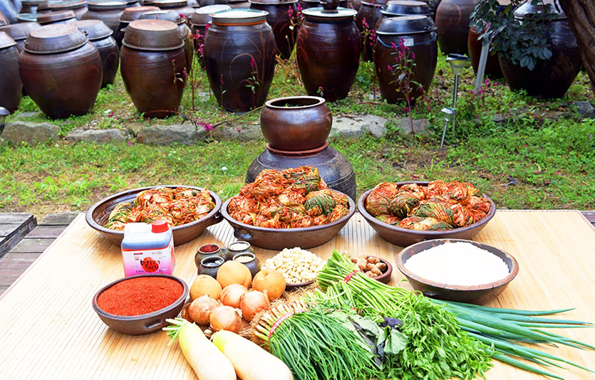 한국농수산식품유통공사(aT)는 17일 기준 배추 20포기 김장비용이 21만5000원이라고 밝혔다. 사진=aT