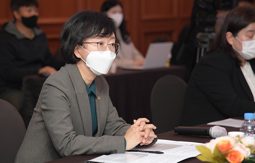 오유경 식품의약품안전처 처장은 이달 18일 치킨 업계 대표들과 간담회를 가졌다. 사진=식품의약품안전처