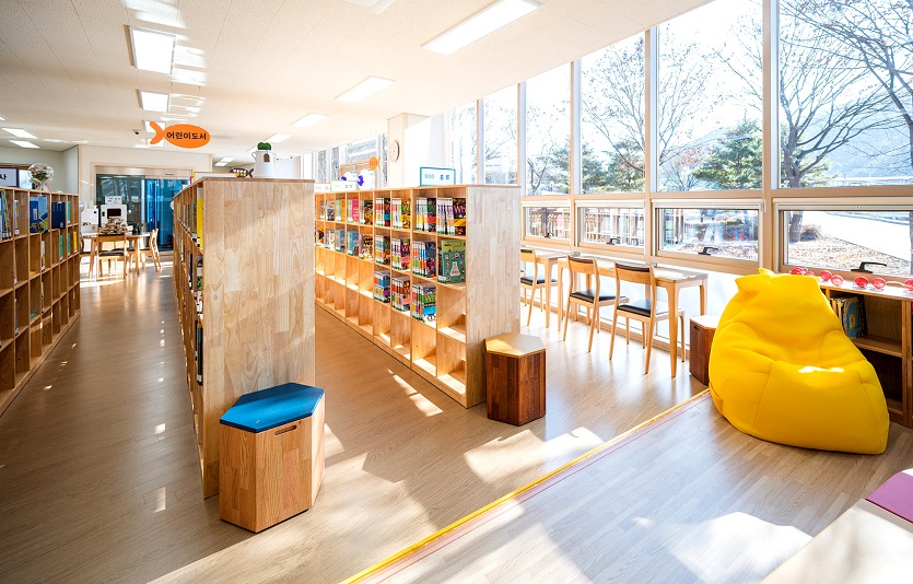 (보도사진3)「KB Dream Wave 2030」 작은도서관 105호 개관식 개최.jpg