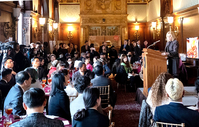 미국 연방의회서 열린 ‘김치의 날’ 행사에서 캐롤린 멀로니 하원의원이 연설하고 있다. 사진=한국농수산식품유통공사