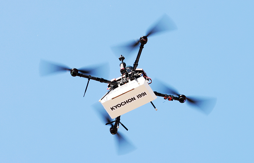 치킨 프랜차이즈 브랜드 교촌치킨이 지난달 드론 배달 시범 비행을 성공리에 마쳤다. 사진은 . 사진=교촌에프앤비㈜