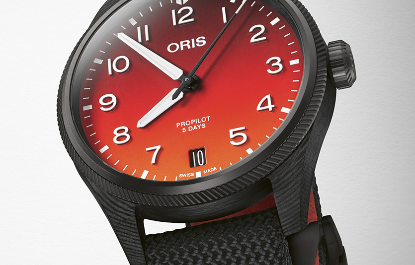 오리스가 세계적인 항공·소방업체 콜슨항공과 손을 잡고 3D 프린팅이 적용된 카본 섬유 케이스가 장착된 시계를 출시했다. 사진=오리스