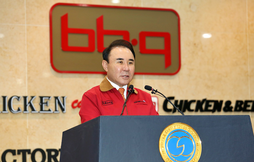 윤홍근 제너시스BBQ그룹 회장. 사진=제너시스BBQ그룹