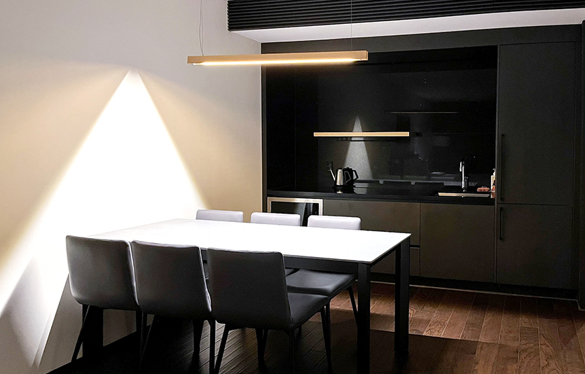 글래드 하우스 객실에 비치된 한샘 가구. 사진=글래드호텔앤리조트, 한샘