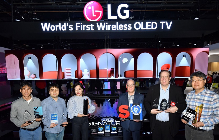 [사진1] LG 올레드 TV, CES 공식 어워드 ‘최고 제품’ 등극.jpg