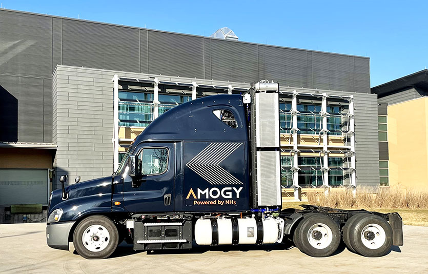 세계 최초로 암모니아를 동력원으로 주행시험하는데 성공한 아모지의 대형트럭. 사진=SK이노베이션