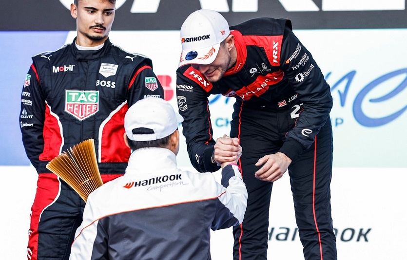 [사진자료5] 2023 한국 멕시코시티 E-PRIX 우승을 차지한 아발란체 안드레티 포뮬러 E팀의 제이크 데니스.jpg