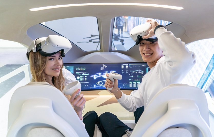 SK전시관에서는 사피온 반도체가 기체 운항을 지원하고 신재생 에너지 가상 발전소가 전력을 공급하는 도심항공교통(UAM) 기술을 소개한다. 사진=SKT