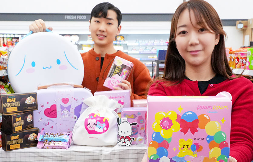 세븐일레븐은 밸런타인데이를 맞아 인기 캐릭터 ‘산리오’, ‘뽐뽐’ 등을 담은 단독 차별화 상품을 비롯해 100여가지 행사 상품을 선보인다. 사진=세븐일레븐