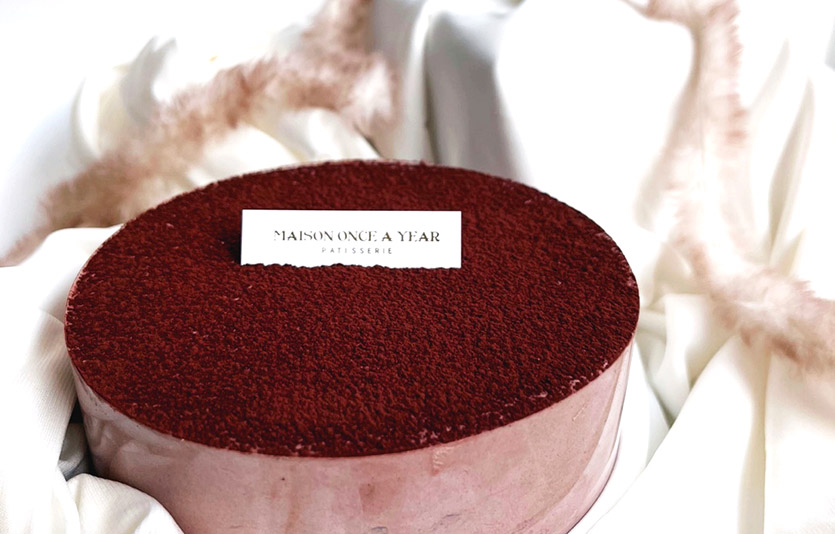 ‘메종원스이어’의 메종 드 블랙 생크림 케이트. 사진=롯데백화점