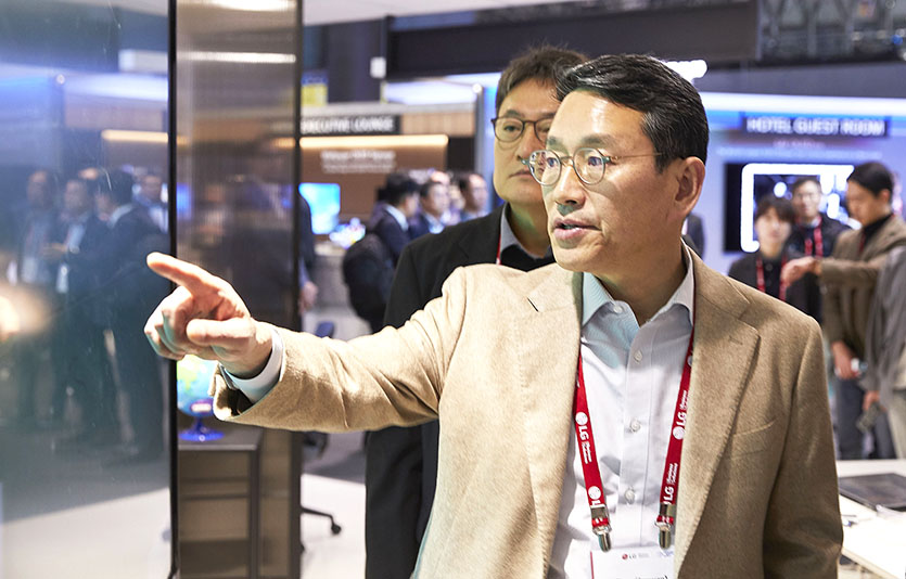 조주완 LG전자 사장이 연초부터 유럽과 미국 등을 잇따라 방문해 B2B 사업 성장 전략을 점검하고, 주요 거래선과 고객사를 만나 협력 확대 방안을 논의했다. 사진=LG전자