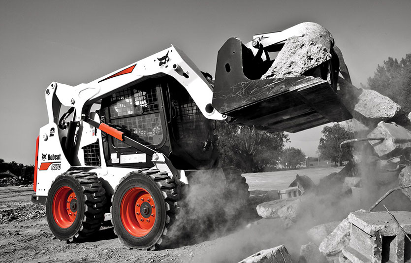 두산그룹이 8일 튀르키예 지진 피해 현장에 지원한다고 밝혔다. 사진=두산밥캣 스키드로더