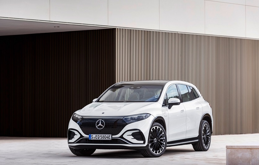 [보도자료] 더클래스 효성, '메르세데스-EQ' 봄맞이 고객 초청 시승 행사 진행.jpg