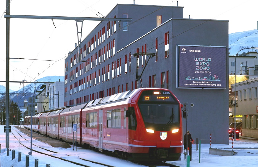 1. 삼성전자 부산엑스포 광고_다보스.jpg