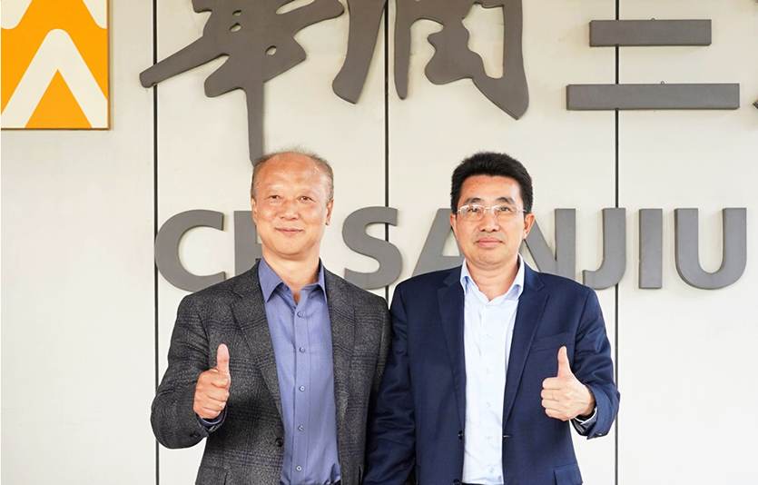 (왼쪽부터) 화륜삼구 본사에서 허철호 KGC인삼공사 대표와 구화위 총재. 사진=KGC인삼공사