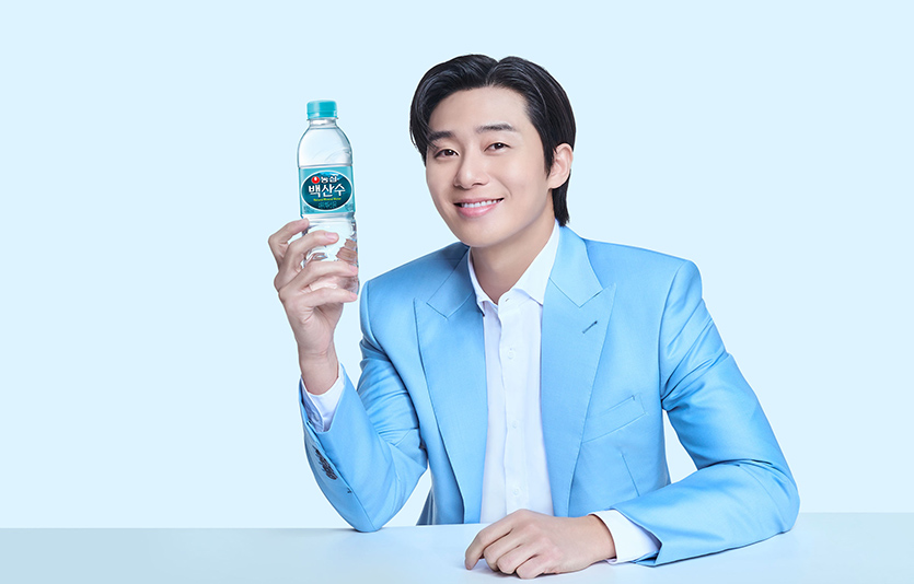 농심은 백산수의 모델로 지난해에 이어 올해도 배우 박서준을 발탁했다. 사진=농심