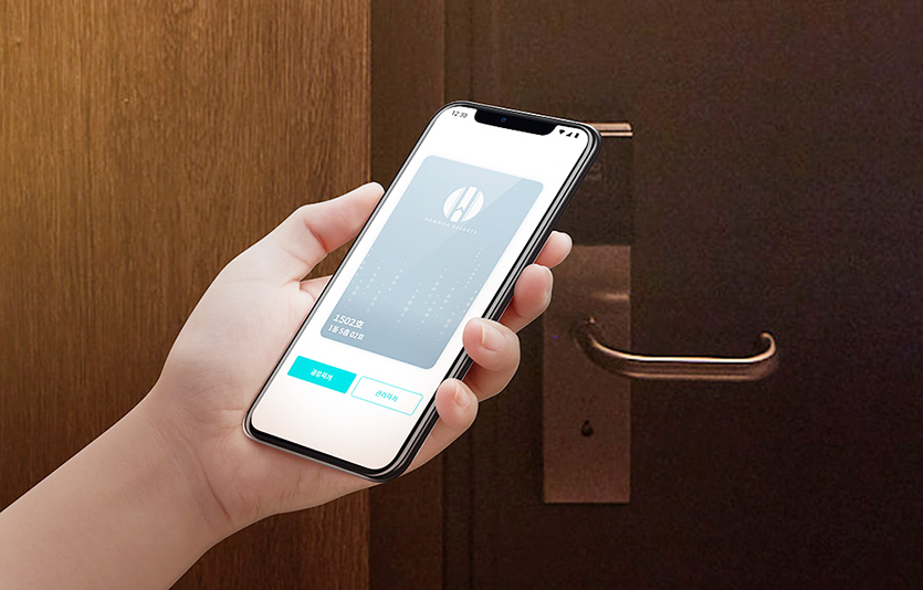 객실 출입을 할 수 있는 애플리케이션 모바일 키. 사진=한화호텔앤드리조트