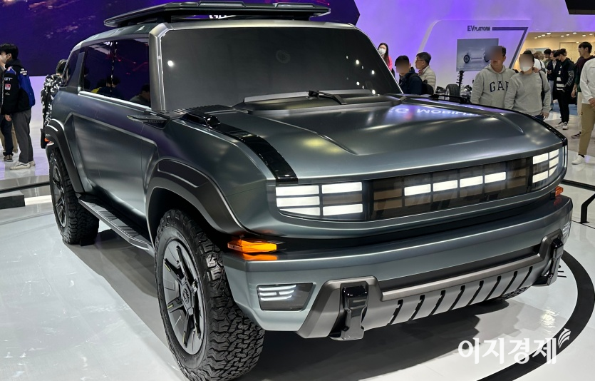 월드프리미어에 구성된 KG모빌리티 콘셉트카 F100 모델. 사진=최준 기자