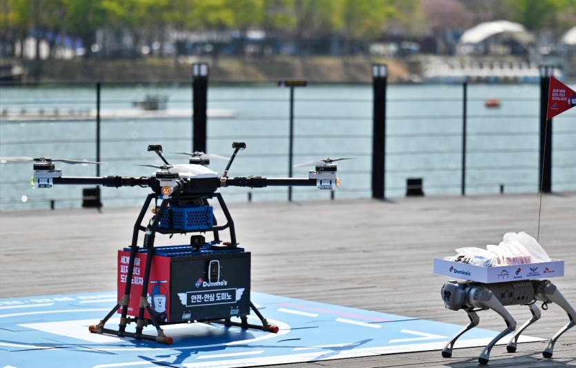 도미노피자 드론 배달 서비스. 사진=도미노피자