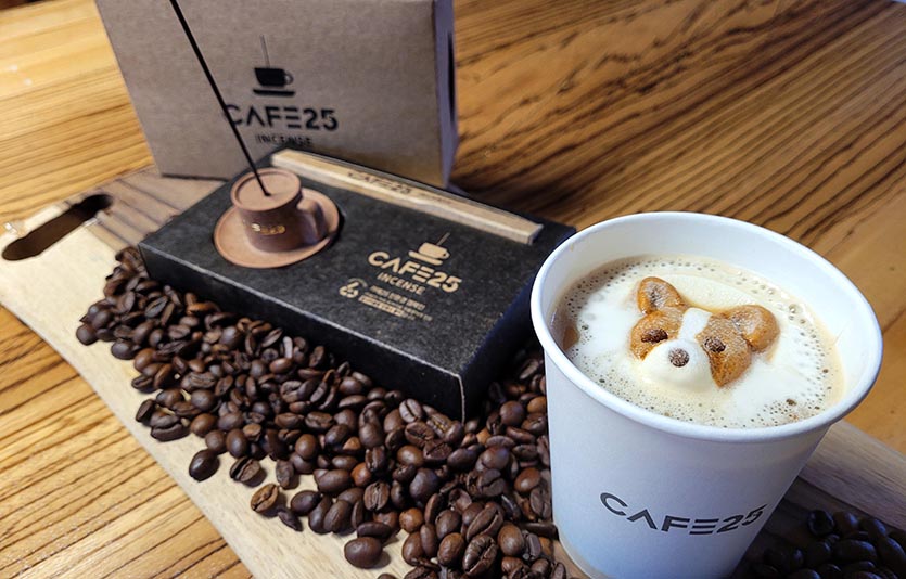 편의점 GS25가 친환경을 실천하는 고객에게 커피박(원두커피 찌꺼기)을 업사이클링 한 감성 기획 상품을 증정하는 고객 참여형 친환경 캠페인을 시작한다. 사진=GS25