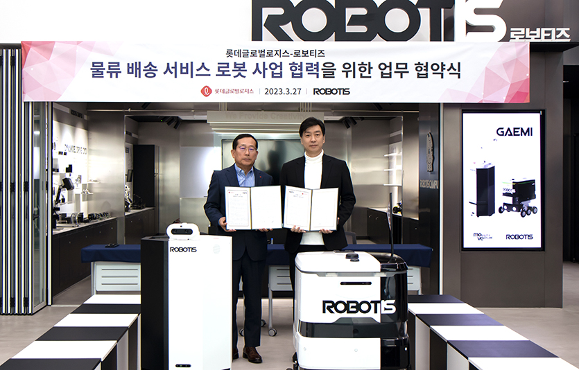 (왼쪽부터) 박찬복 롯데글로벌로지스 대표, 김병수 로보티즈 대표 (사진=로보티즈)