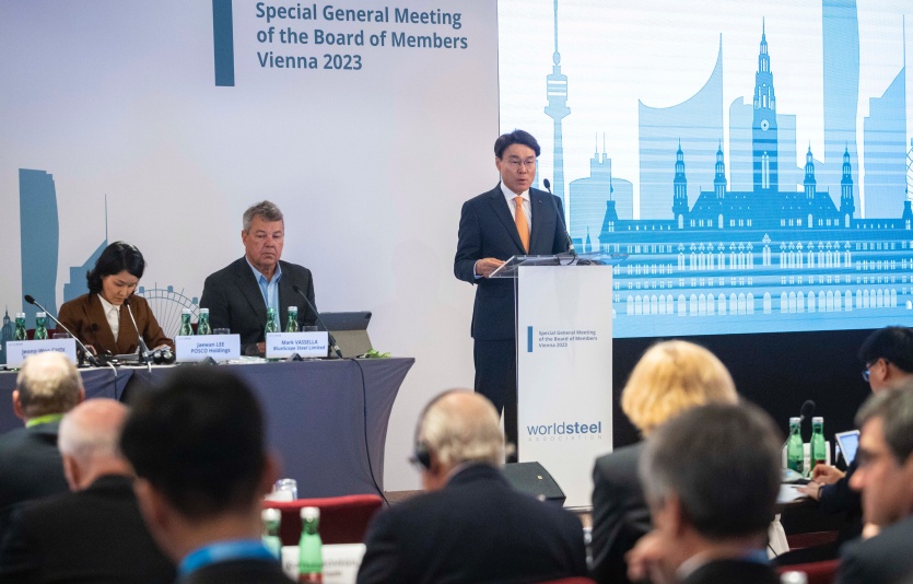 최정우 포스코그룹 회장이 세계철강협회 정기회의에서 연설하고 있다. 사진=포스코홀딩스