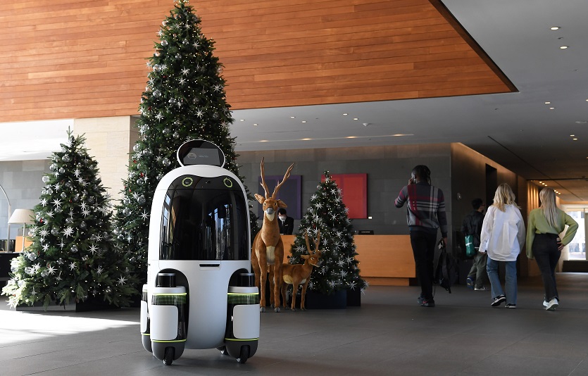 현대차그룹에서 공개한 실내·외에서 서비스되는 배송 로봇. 사진=현대자동차그룹<br>