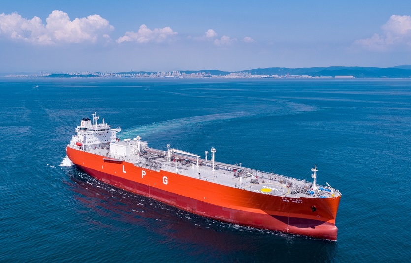 현대중공업이 지난 2022년 건조해 인도한 LPG운반선의 시운전 모습.jpg
