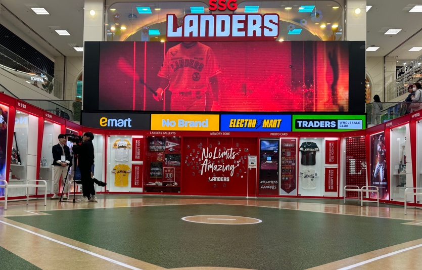 이마트 연수점 1층에 위치한 랜더스 광장. 사진=최준 기자