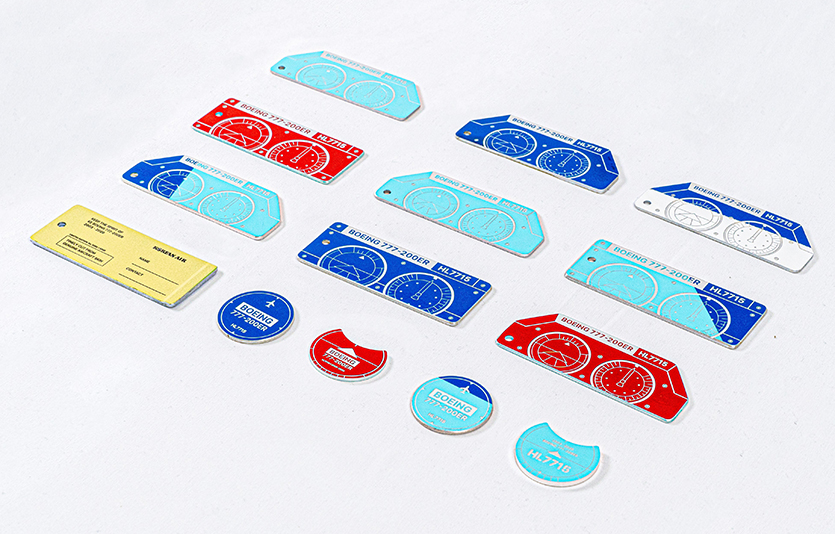 대한항공의 은퇴 항공기 업사이클링 네임택과 골프 볼마커. 사진=대한항공