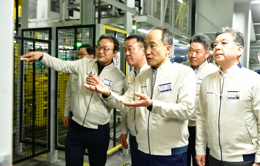 추경호 부총리 겸 기획재정부 장관이 이달 9일 현대차 울산공장을 방문해 전기차 생산·수출 현장을 점검하고 있다. 사진=현대자동차그룹