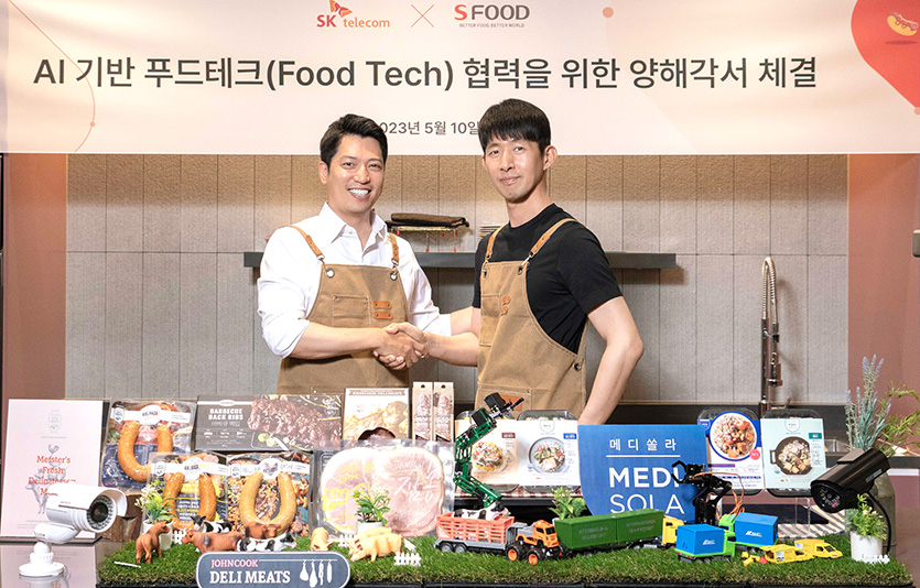 (왼쪽부터) 조성수 에쓰푸드홀딩스 대표와 이종민 미래R&D담당. 사진=SK텔레콤