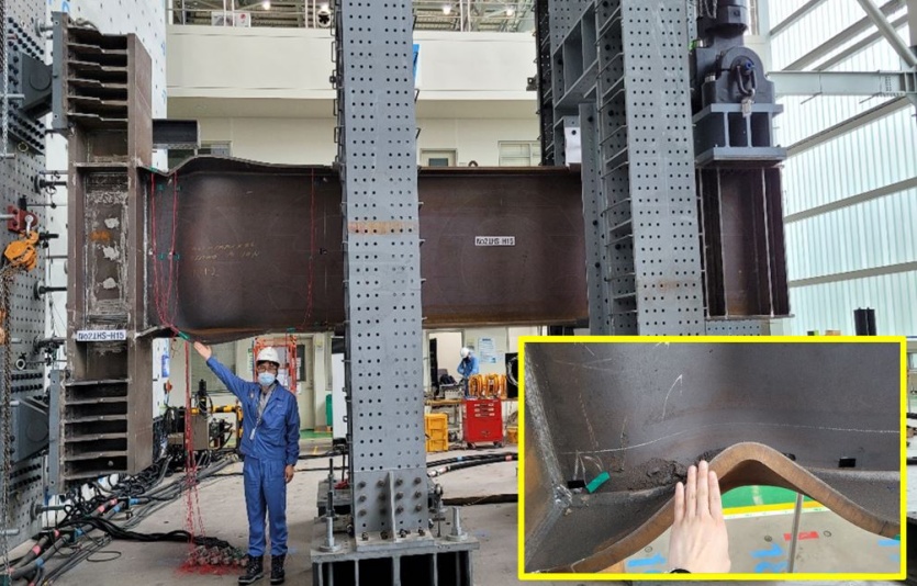 높이 1500㎜ 보기둥 접합부 내진실험 장면. 사진=포스코