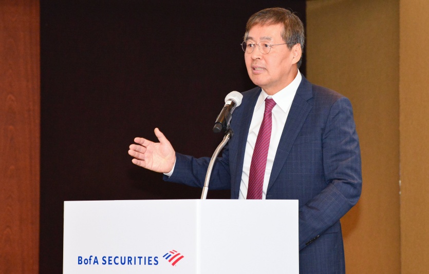 신학철 LG화학 부회장이 콘퍼런스에서 기조 연설을 하고 있다. 사진=LG화학