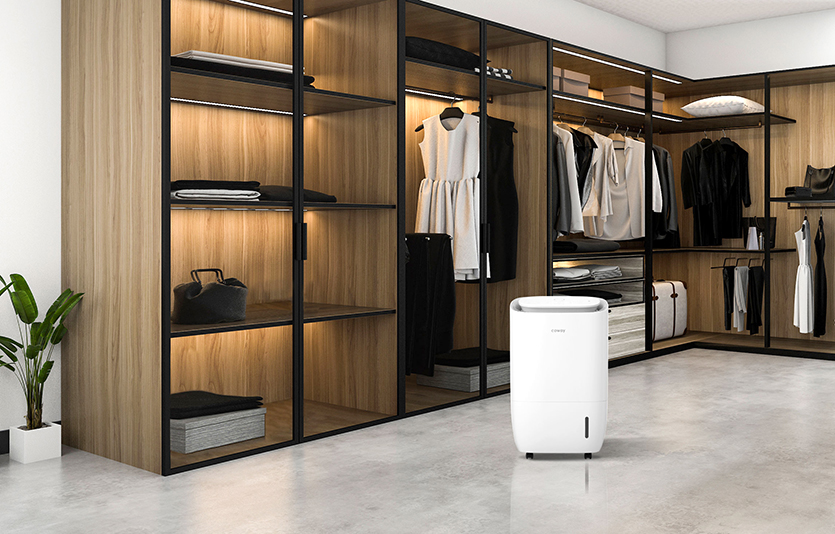 코웨이는 제품 하나로 실내 공기 청정과 습도 조절이 한번에 가능한 ‘듀얼클린 제습공기청정기’를 출시했다. 사진=코웨이