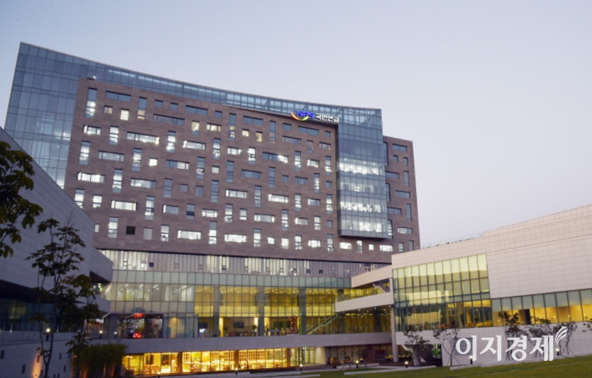 국민연금공단이 고객센터에서 운영 중인 ‘청각·언어장애인을 위한 영상 수어 상담 서비스’ 활성화를 위해 홍보에 나섰다. 사진=이지경제<br>