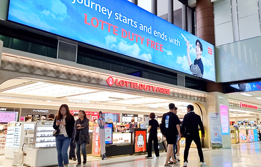 롯데면세점 김포공항점이 3개월간의 전면 리뉴얼 공사를 거쳐 31일 재오픈했다. 사진=롯데면세점