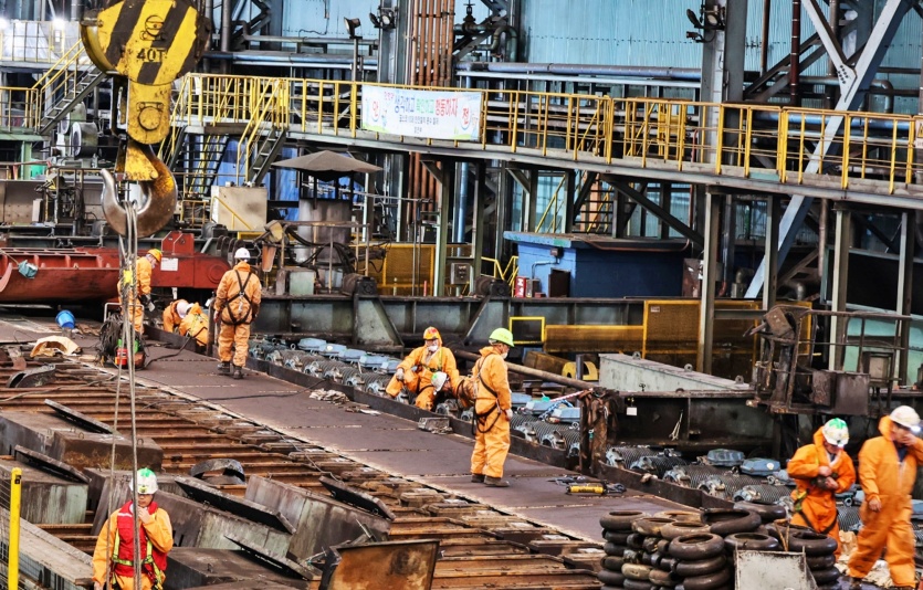 포항제철소 2열연공장 복구작업 모습. 사진=포스코