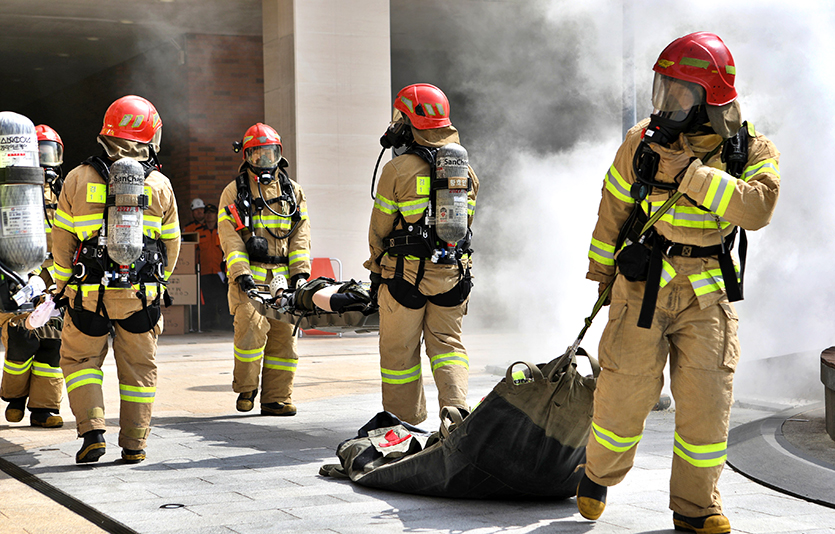 5월31일 경기도 파주시 문발동에 위치한 롯데프리미엄아울렛 파주점에서 긴급구조종합훈련을 실시하고 있다. 사진=롯데