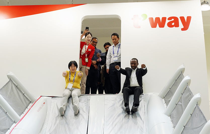 티웨이항공은 최근 서울 김포공항 화물청사에 위치한 훈련센터 시설을 국제민간항공기구(ICAO) 관계자에게 소개하는 행사를 진행했다. 사진=티웨이항공