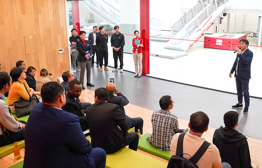 이번 훈련센터 방문은 최근 진행한 ‘ICAO GISS 2023(글로벌이행지원심포지엄)’ 중 산업시찰 프로그램에 티웨이항공 훈련센터가 선정돼 진행했다. 사진=티웨이항공