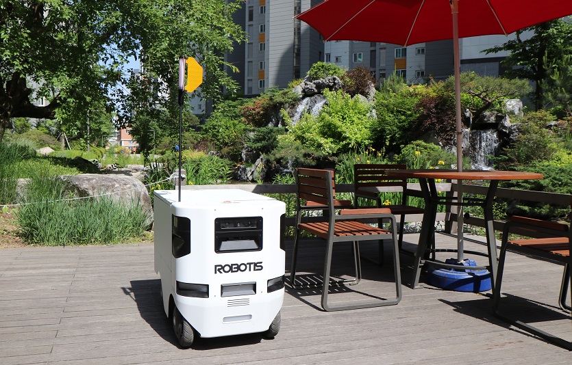 티하우스에 배송온 개미.jpg