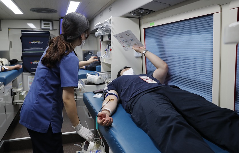 [첨부사진]hy, '2023년 헌혈자의 날' 대한적십자사 회장 표창 수상.jpg