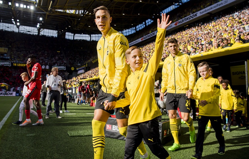 [사진자료] 한국타이어, 독일 프로축구 클럽 도르트문트와 공식 파트너십 3년 연장.jpg